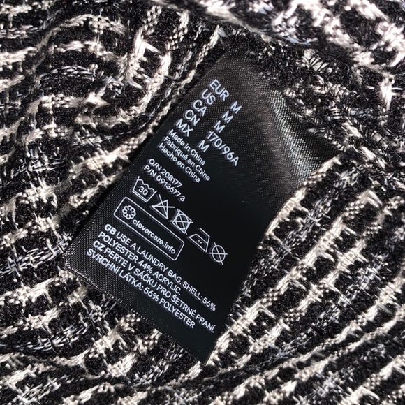 H&M Divided Tweed Bouclé Style Dress with Pearl Buttons and pockets! - Picture 5 of 5